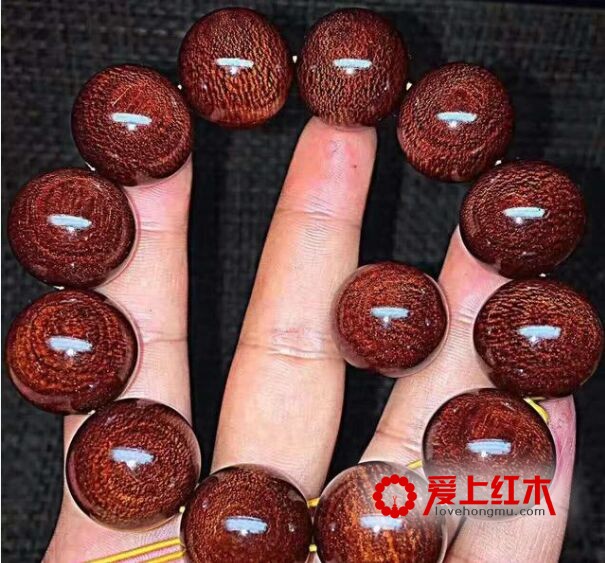 大龙鳞纹理的紫檀手串是什么样子的？-1