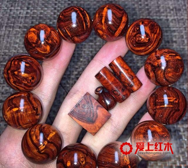小叶紫檀的瘤疤是如何形成的，瘤疤纹路有几种？-4