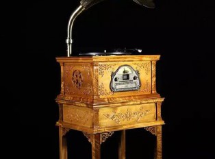 金丝楠木留声机作品欣赏 古典复古韵味