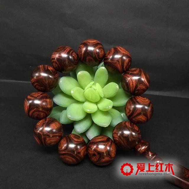 海南黄花梨有几种经典纹理，你喜欢哪一种纹理的手串呢！-1