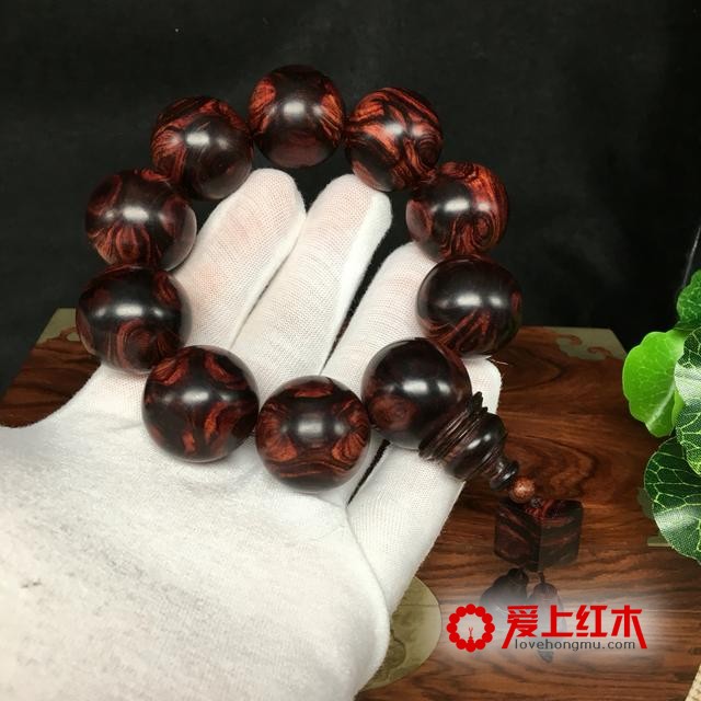 海南黄花梨有几种经典纹理，你喜欢哪一种纹理的手串呢！-2