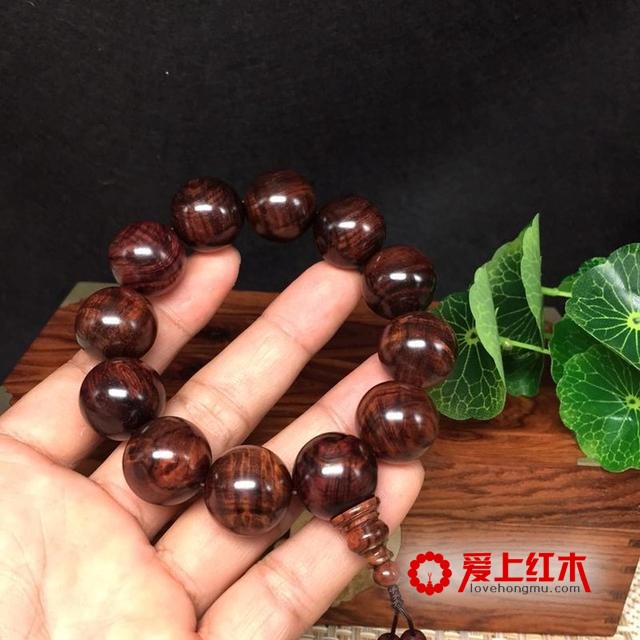 海南黄花梨有几种经典纹理，你喜欢哪一种纹理的手串呢！-4