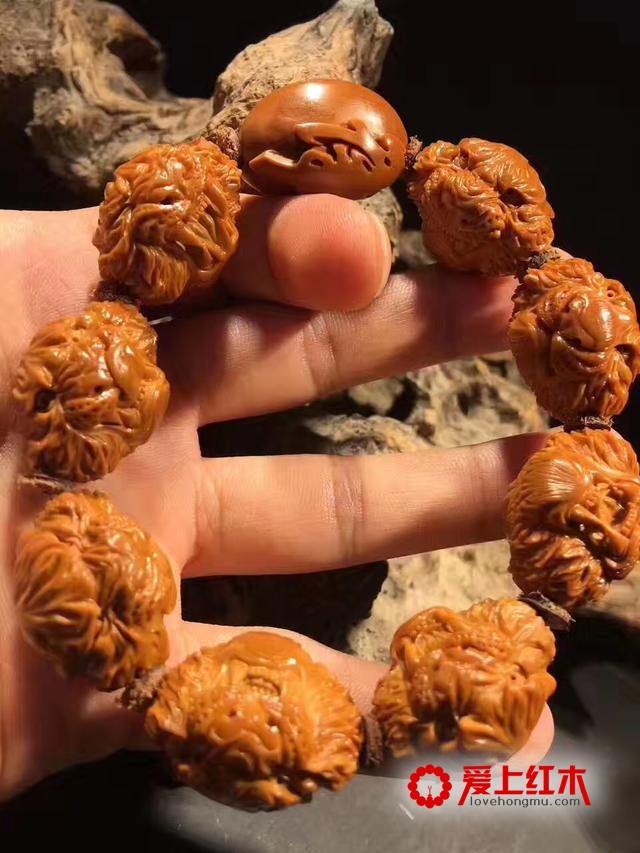 宁花勿裂！橄榄核雕手串的保养技巧