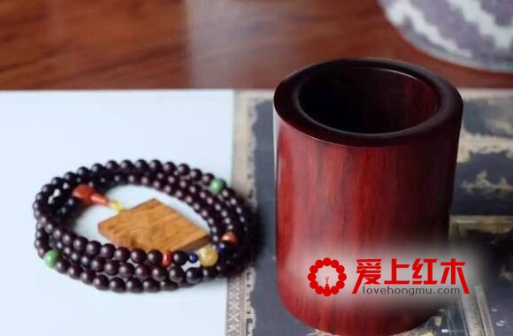 红木手串是精品，日常保养需做好“三防-1