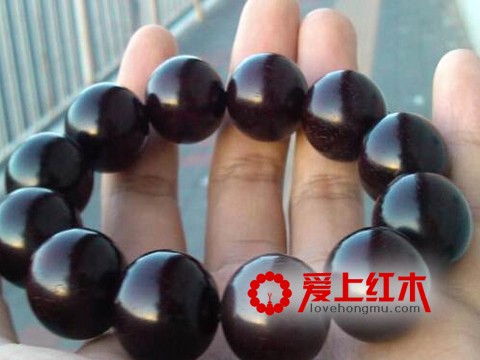 小叶紫檀手串怎么包浆？