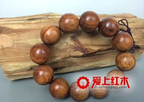 黄花梨手串在把玩前应该如何保养？-1