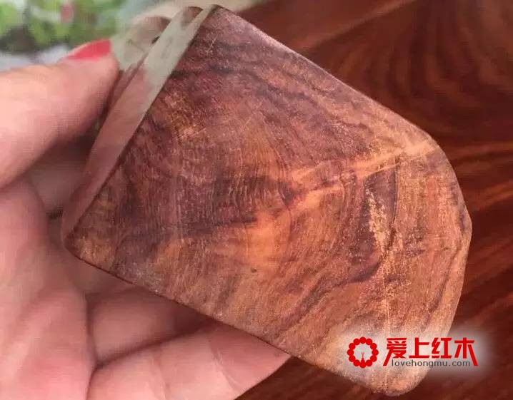 海南黄花梨的身价传奇史 海南黄花梨的收藏价值-2