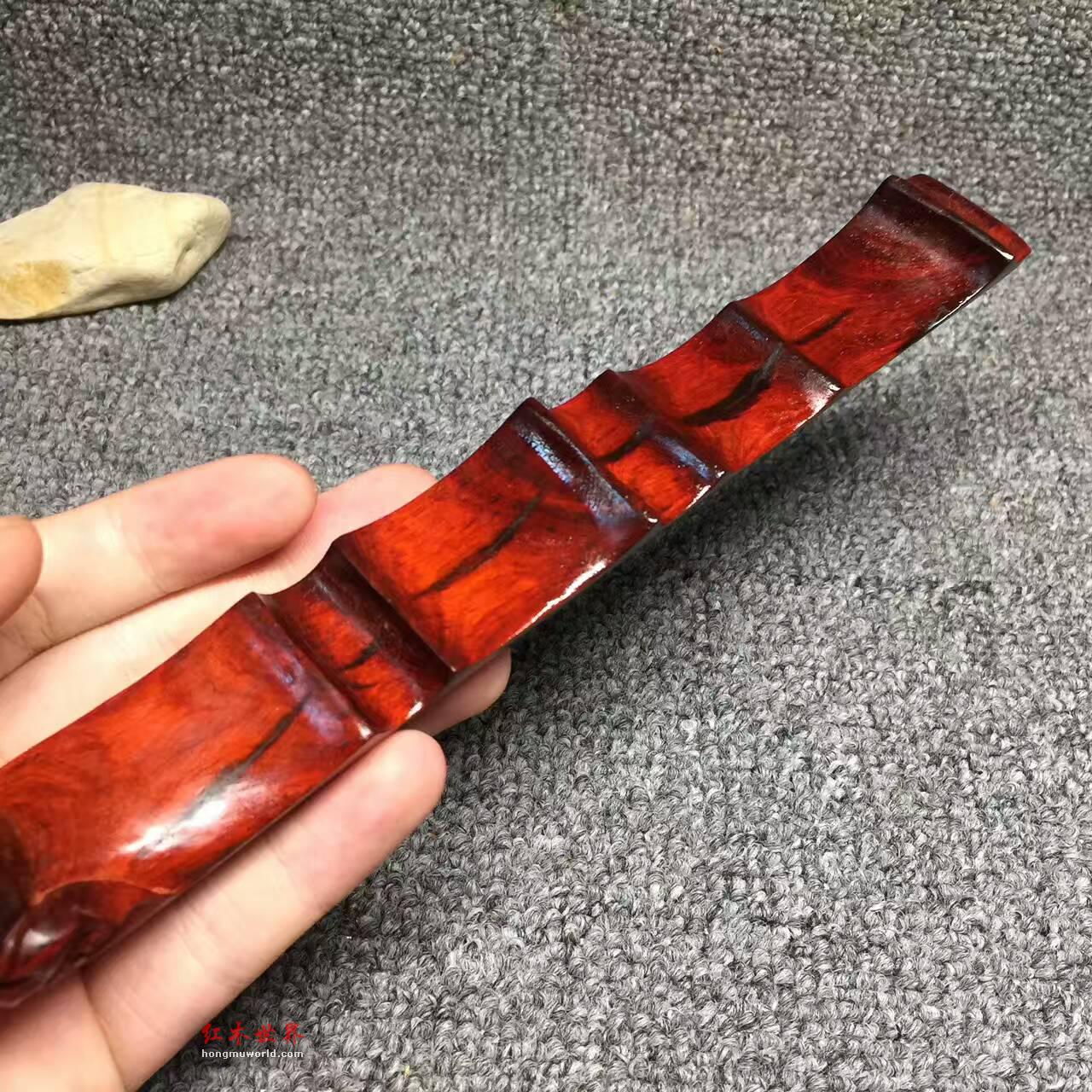 小叶紫檀摆件钱袋型笔架 小巧玲珑给书桌增添蕴意-5