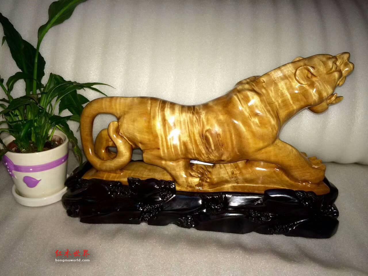 金丝楠工艺品《威震山河》手工雕刻老虎栩栩如生-3