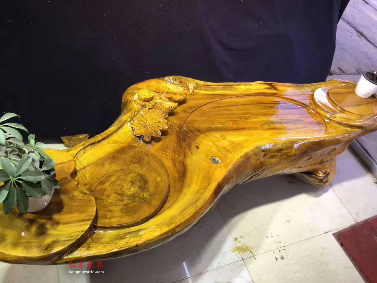 金丝楠茶台《连年有鱼》造型独特构思巧妙黄金底色增添贵气-3
