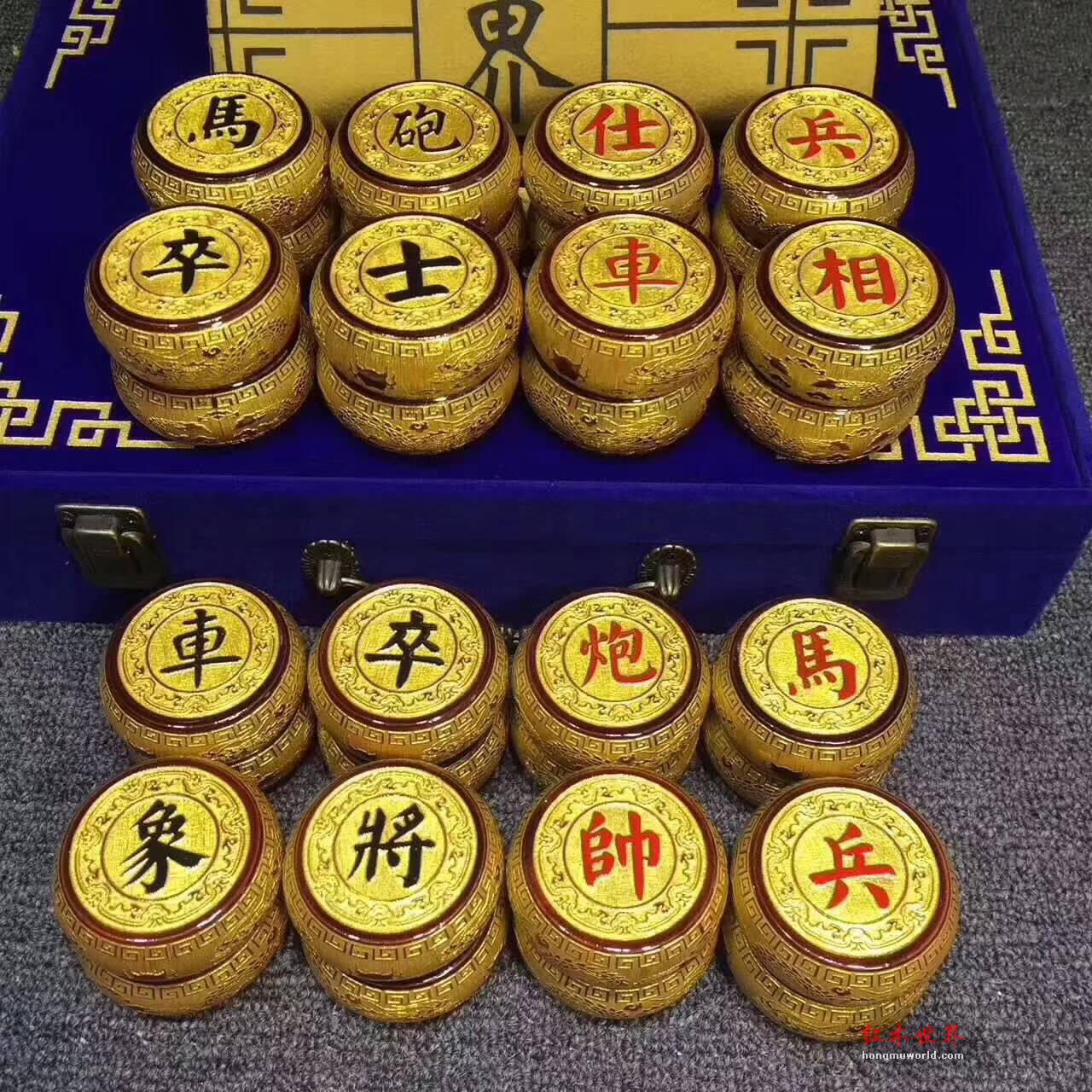 金丝楠木象棋 九龙图案鎏金表面贵气不凡-1