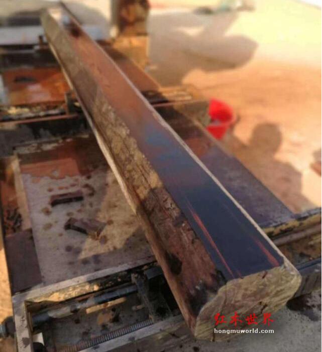 大红酸枝黑飘红的纹路，是作色还是天然的？-1