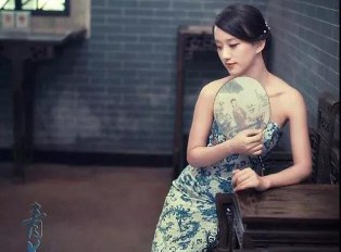 红木之美，不分年龄，在于品位！